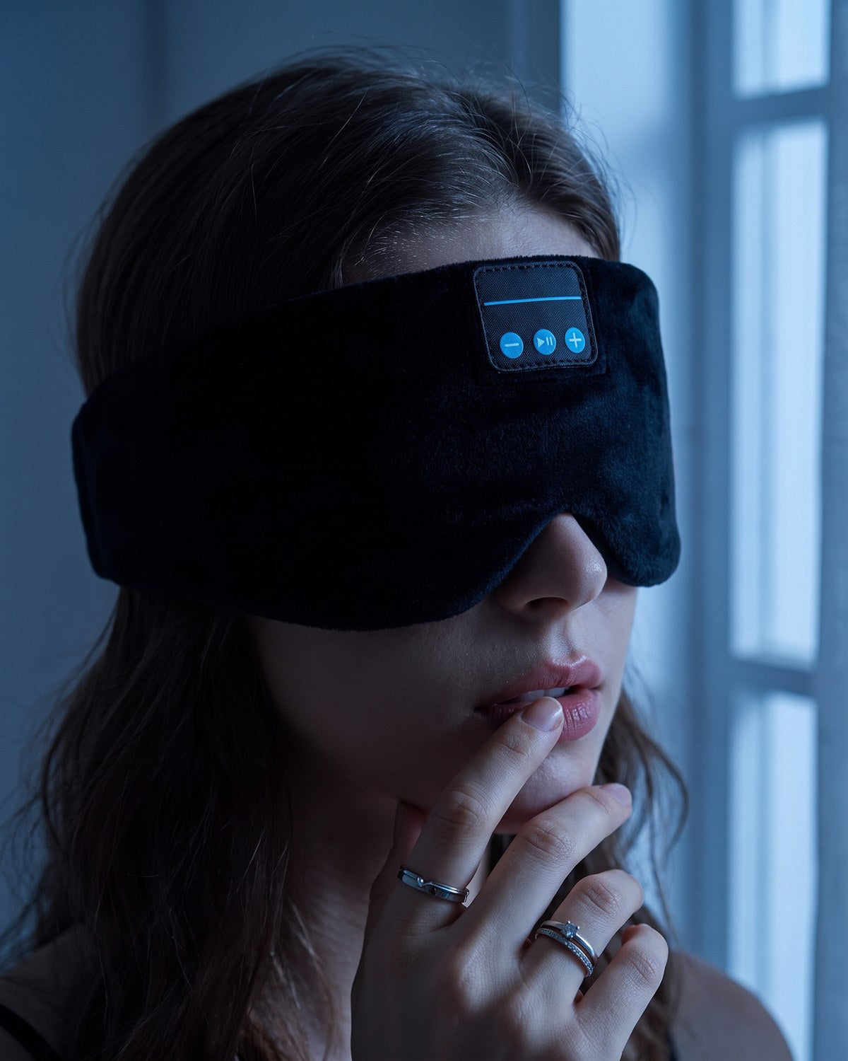 The molded eye cup edge of the Dual-Clearance Sleep Mask.
